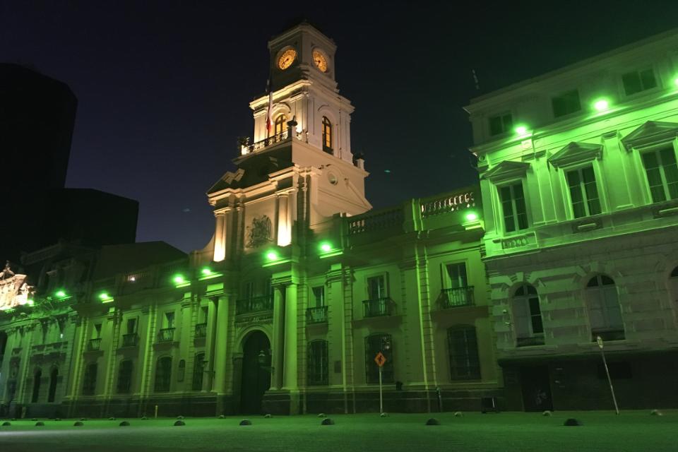 “Greening” es una iniciativa que hace 10 años, las embajadas de Irlanda y Tourism Ireland han estado realizando en lugares icónicos de todo el mundo para celebrar San Patricio.