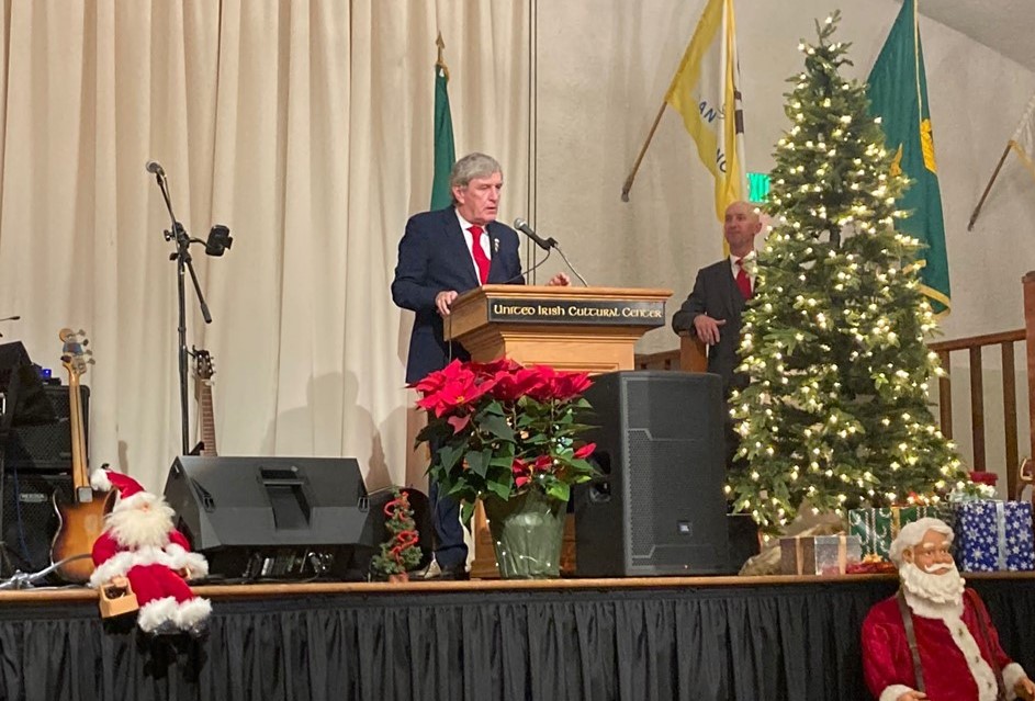  Ambassador Daniel Mulhall at the Rebel Cork Dinner at the UICC in San Francisco. 