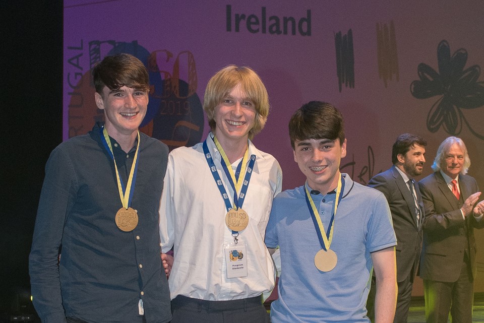 EUSO Gold Medal winners:
Team Ireland
Oscar Despard
OisínÓ Feinneadha
Tommy Connolly
Photo credits: Sérgio Claro| DGR
